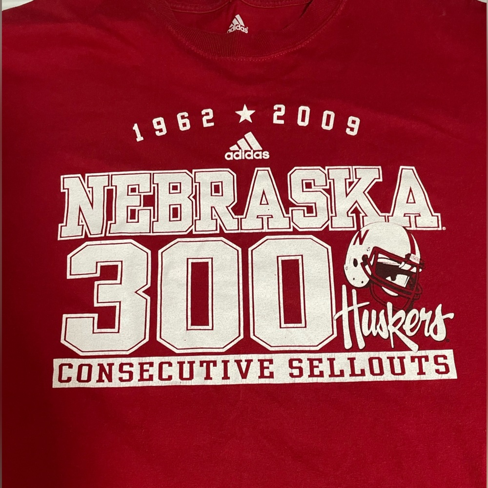 🌺SALE 5 for $20🌺Nebraska Huskers T-Shirt 300 Consecutive Sellouts 1962-2009